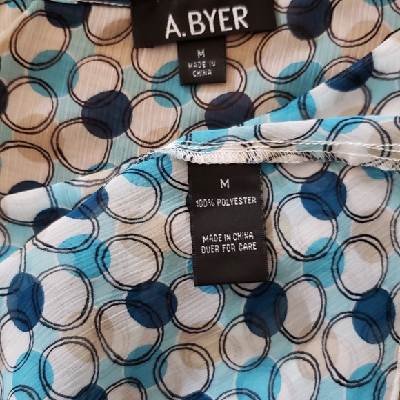 Flowy Blouse - Picture 4 of 4